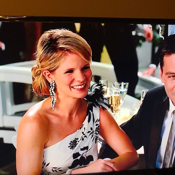 Vintage Kenneth Jay Lane black with Austrian crystal drop leaf earrings. - Picture 3 of 10